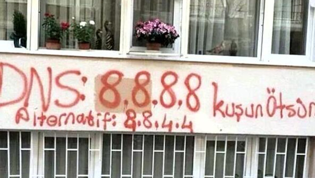 Turkish protestors have written Google's DNS information, in spraypaint, on a building
